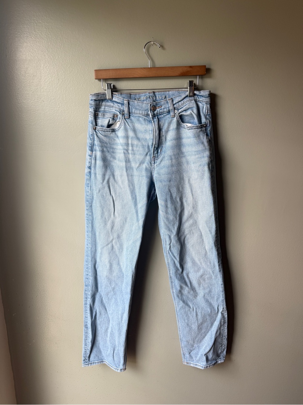 American Eagle Super High-Rise Straight Jeans Women’s Size 8 Light Wash